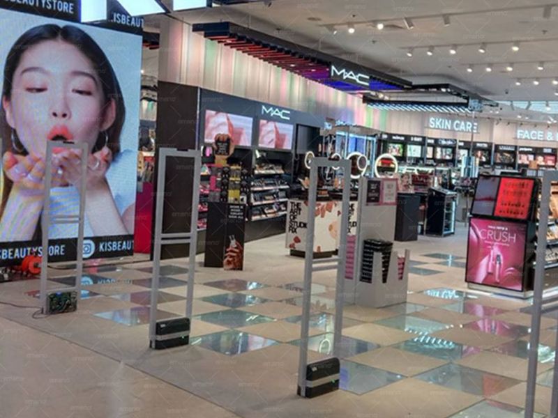 Το κατάστημα KIS Cosmetics τοποθετεί αντικλεπτικό σύστημα AM8208